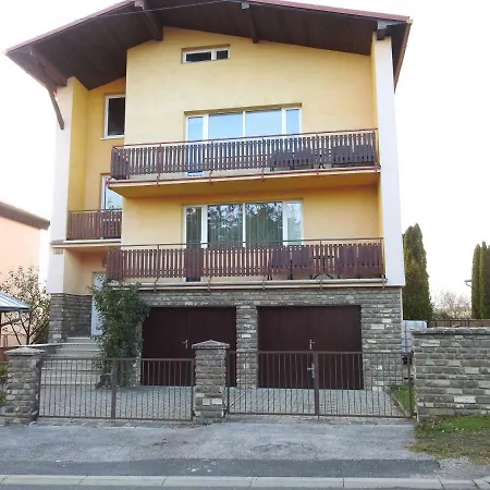 Apartmanovy Dom Eliska شقة بوبراد